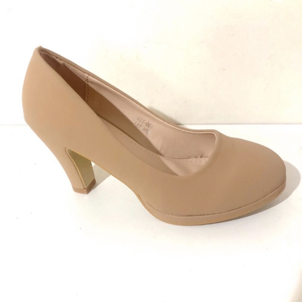 NWOT Closed Toe Heel